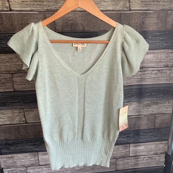 🌻NWT! Ruffle Sleeve Knit Top - Picture 2 of 9